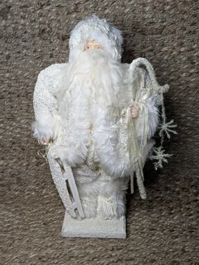 Southern Living Enchanted Christmas Santa White Sled Staff Iridescent Snowflakes